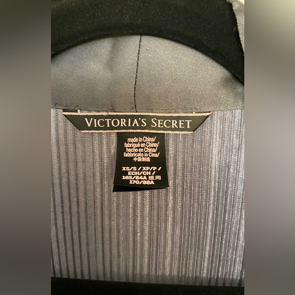 Victoria’s Secret Shimmery Pewter Color Robe Size XS - Picture 3 of 7